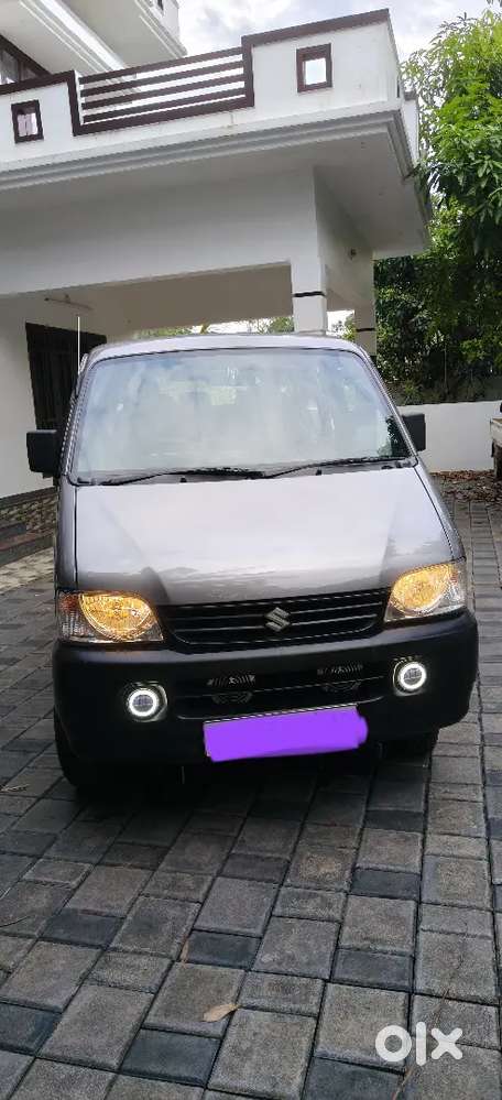 Good looking, good tyre condition sound system 8 seaterA/c no accident
