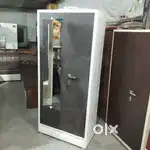 लोहे की अलमारी बेचना है न्यू