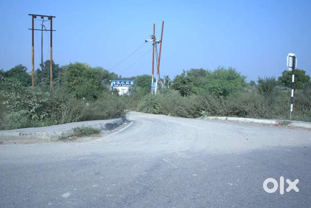 Free hold plots in Bakshi Ka Talab