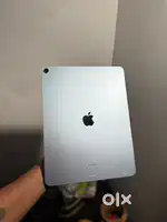 Ipad M2 Air 256GB with Logitech Keyboard