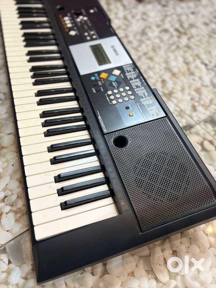 Urgent Sale !!! Yamaha PSR E223 61-Key Portable Keyboard