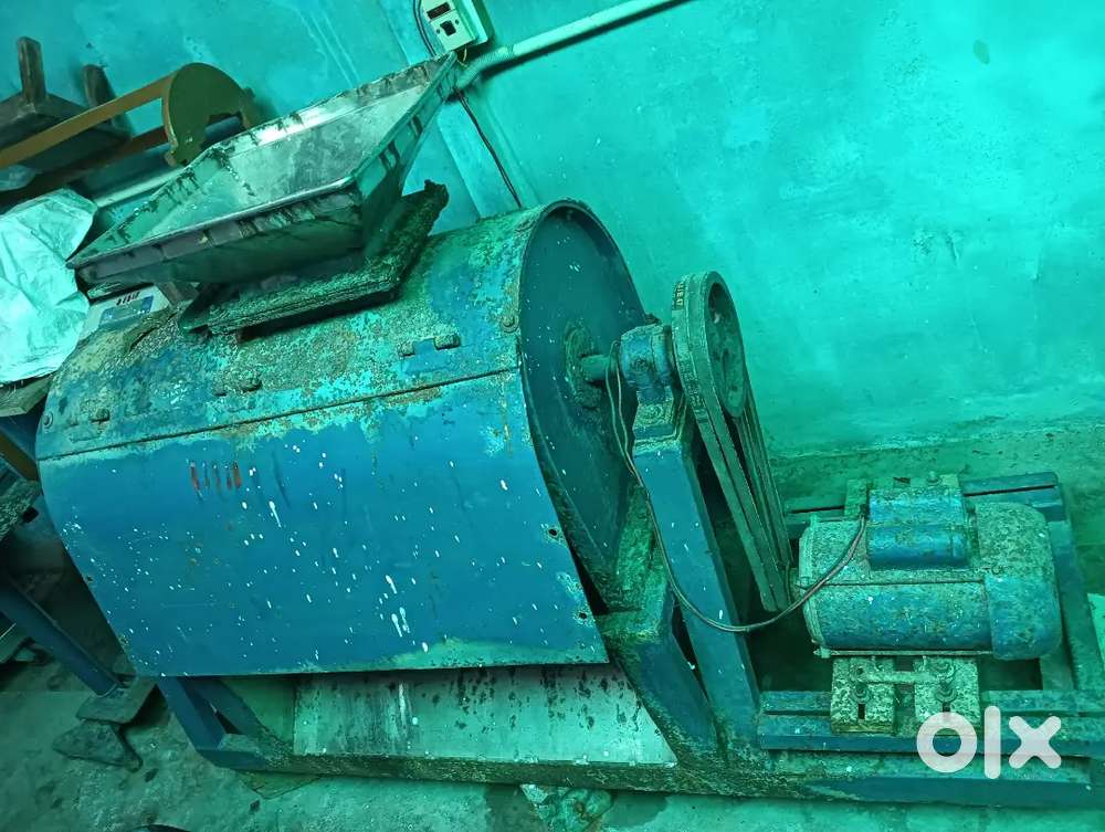 Detergent powder making machine