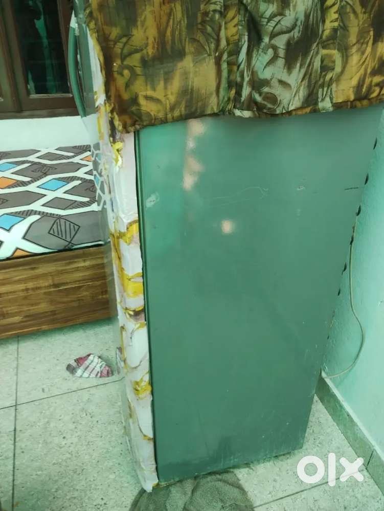 Kelvinator good fridge 220 ltr