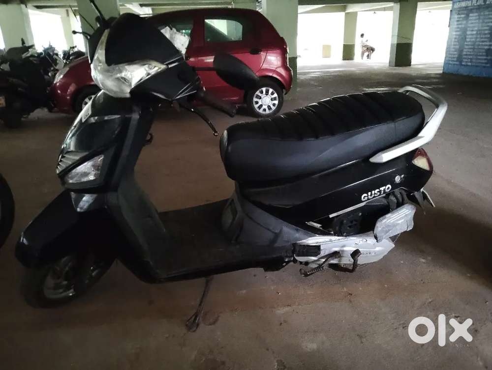 Mahindra Gusto Scooty