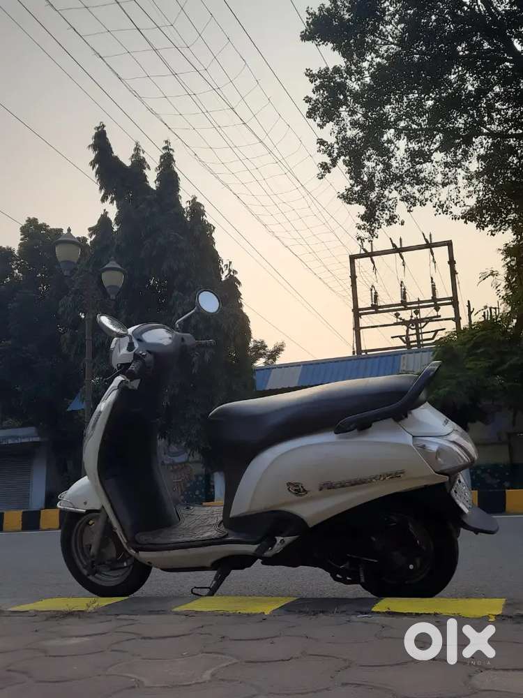 Gaadi me koi bhi kaam nahi Hai