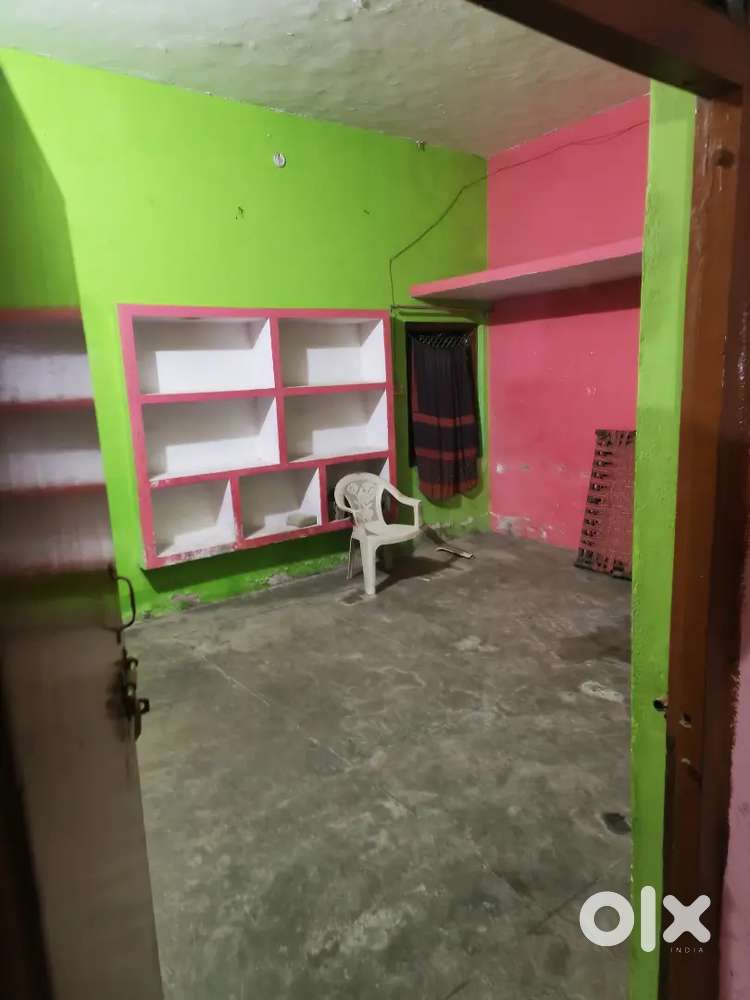 Room with kitchen sepret family