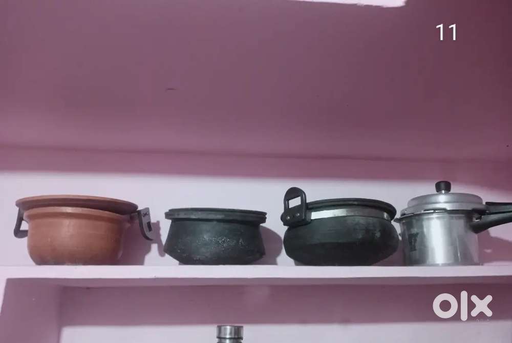 1.Cooker newly n 3 clay utensils cook-wares for sale