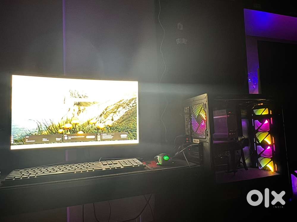 Gaming PC with Samsung Gaming Monitor