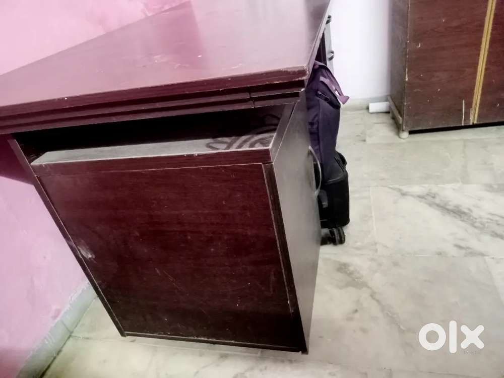 Nilkamal office table