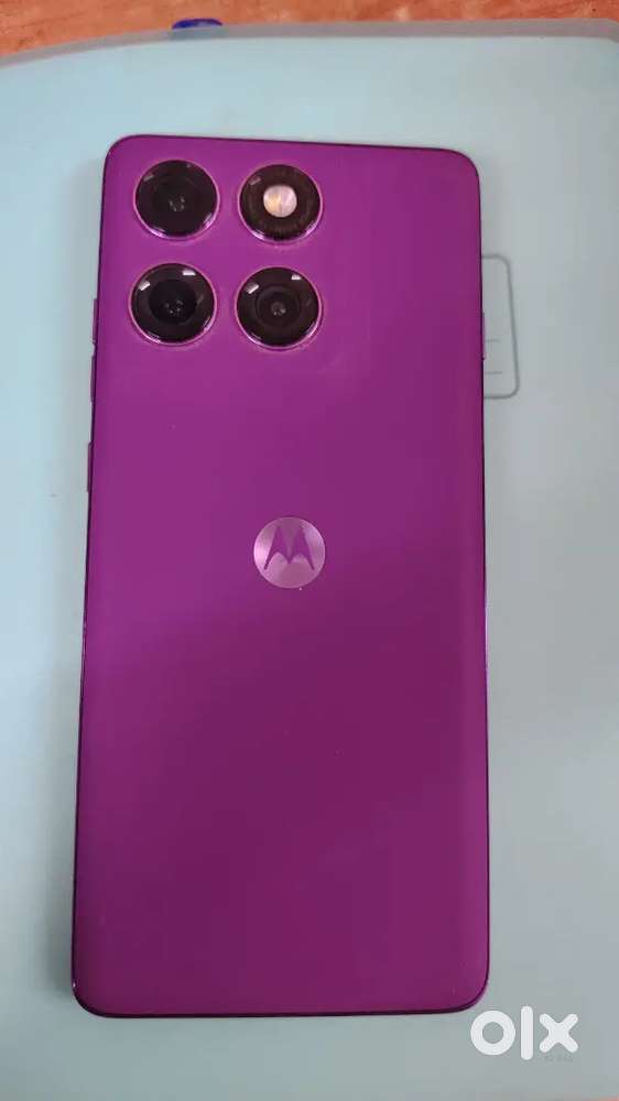 Motorola edge 60 pro - 8GB ram , 256 storage,