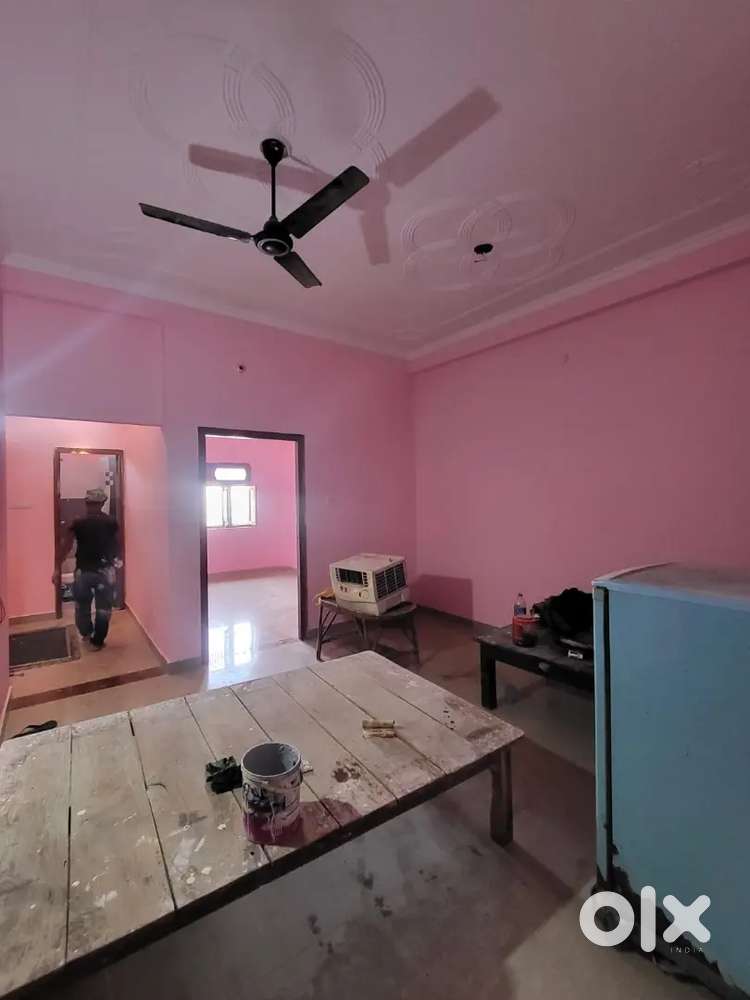 Freshly painted spacious floor on rent