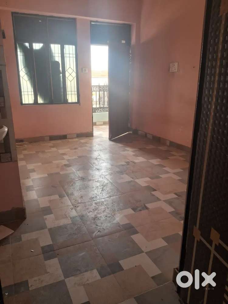 1 room +washroom +a room with salf