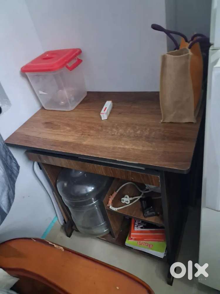 Wooden decorum computer table