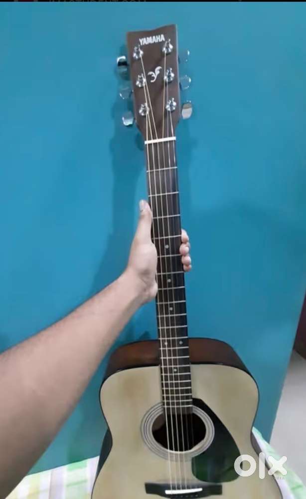 Guitar yamaha f280