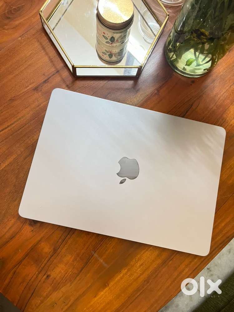 Apple MacBook Air M2 – 8GB  256GB SSD  13-inch Battery Health: 100%