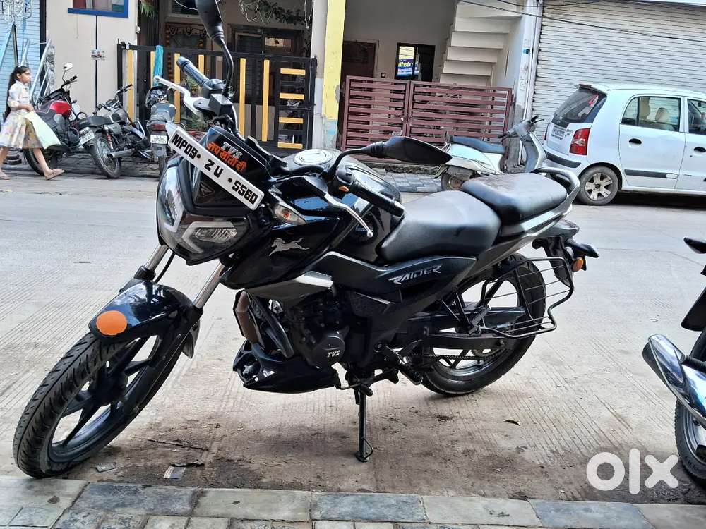 फर्स्ट ओनर एक हाथ चली हुई