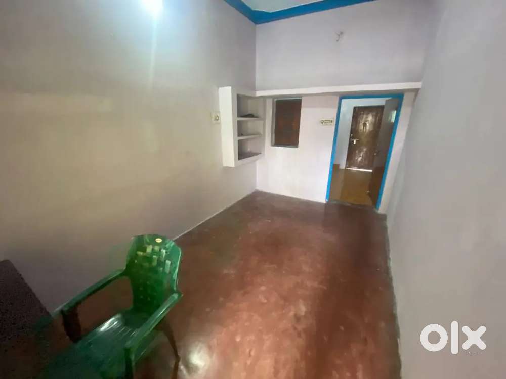 1st floor rent pe. Dena hai