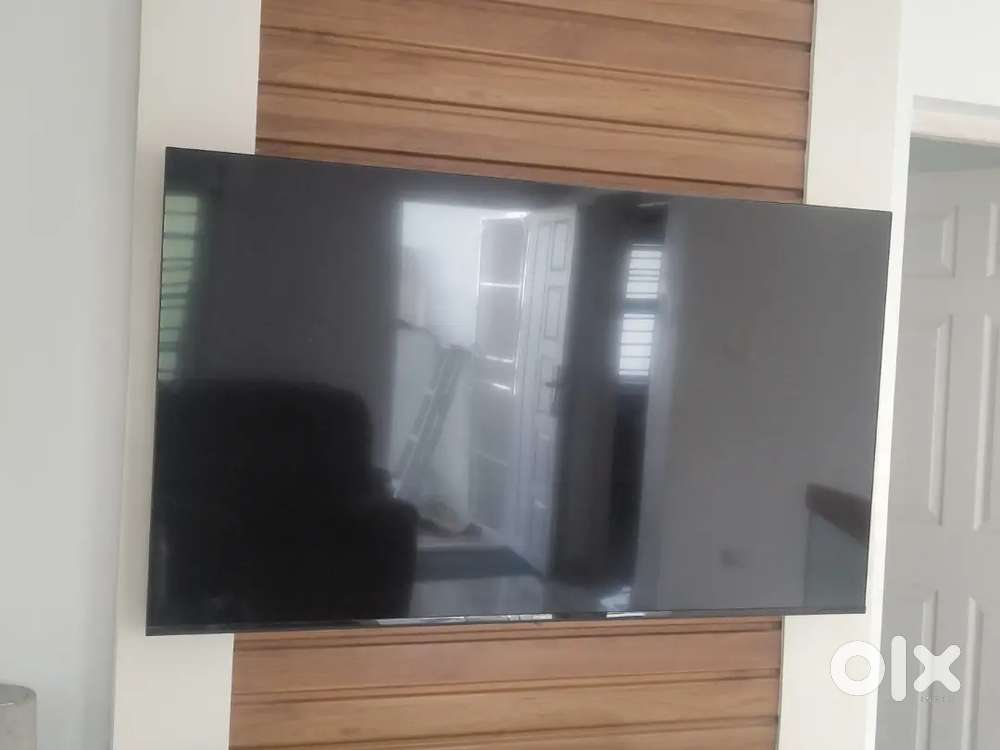 Hyundai smart tv 64 inch (with box)