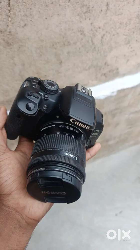 Selling my canon EOS 700d dslr camera