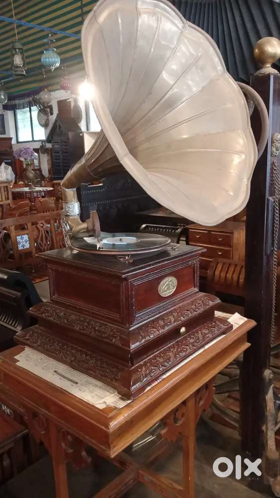 Antique furniture, second hand furniture & old furniture