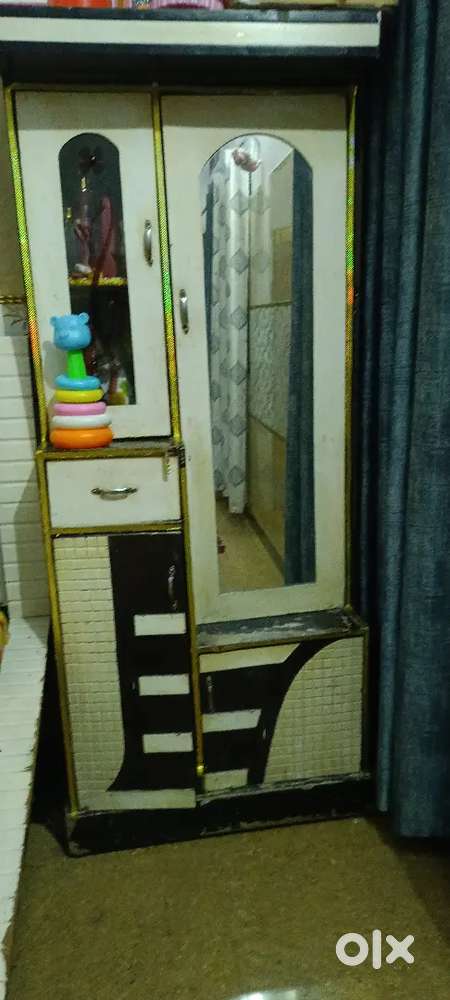 Dressing table bechna hai