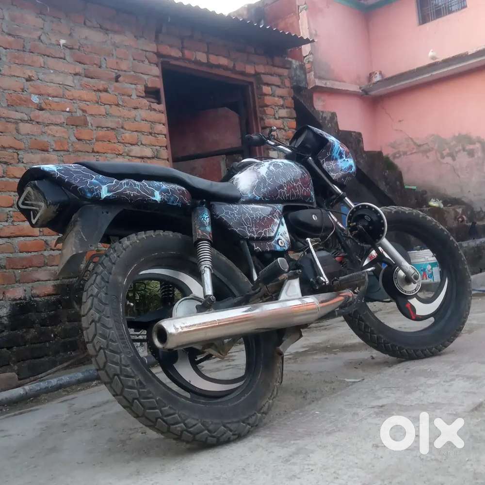 Ek dum modified hain alowhel se lekar root lighting mote tier hain