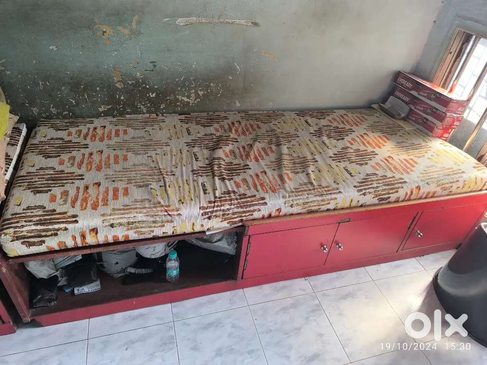 Diwan bed with storage space