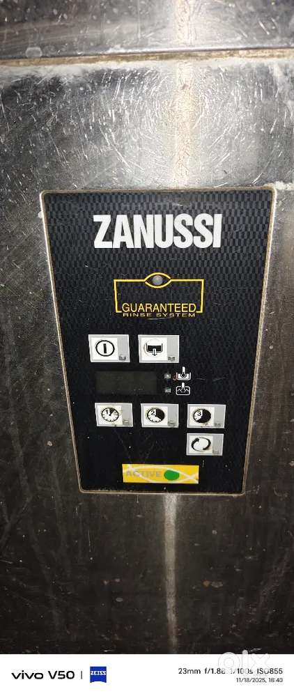 Commercial dishwasher