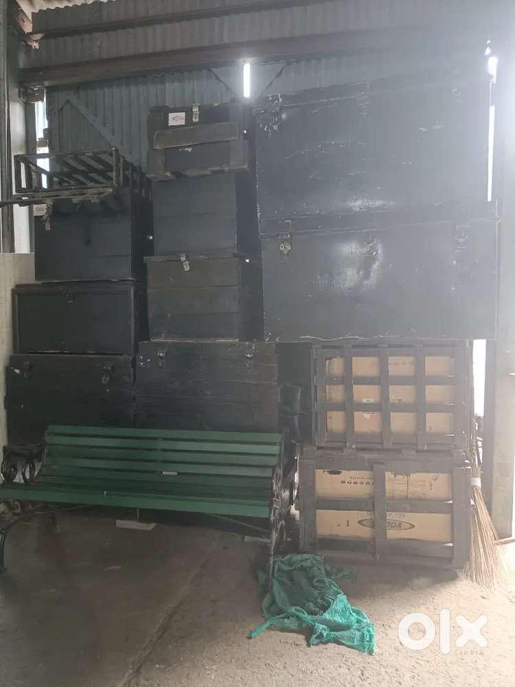 Heavy duty wooden trunk box