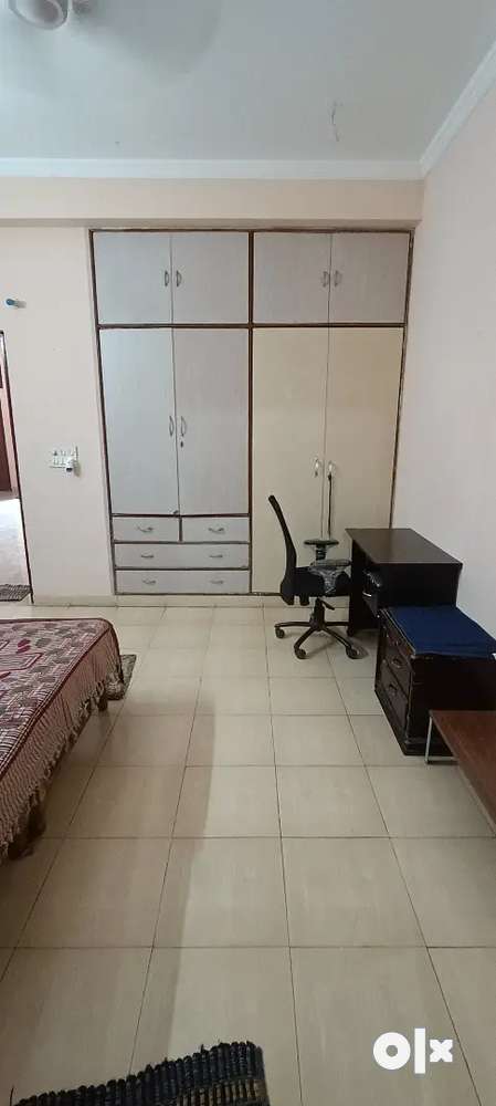 1 room available in 2bhk setup, furnished flat.