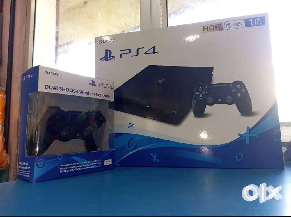 Ps4 with two og controller