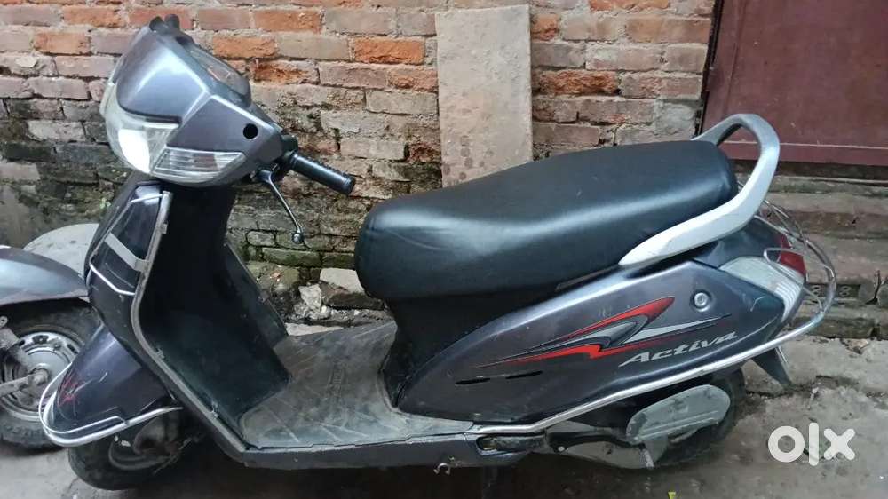 Humne new scooty le liya hai isliye purani scooty bech rahe hain