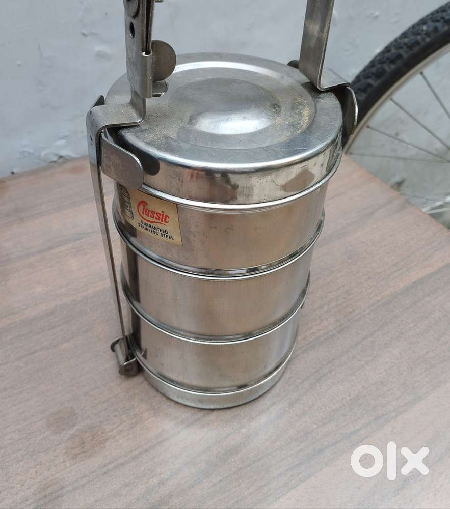 4 items, steel lunch box, water bottles, sandwich maker