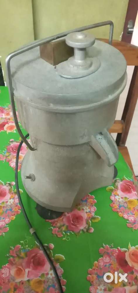 Hotel  juice centre items urgent sale