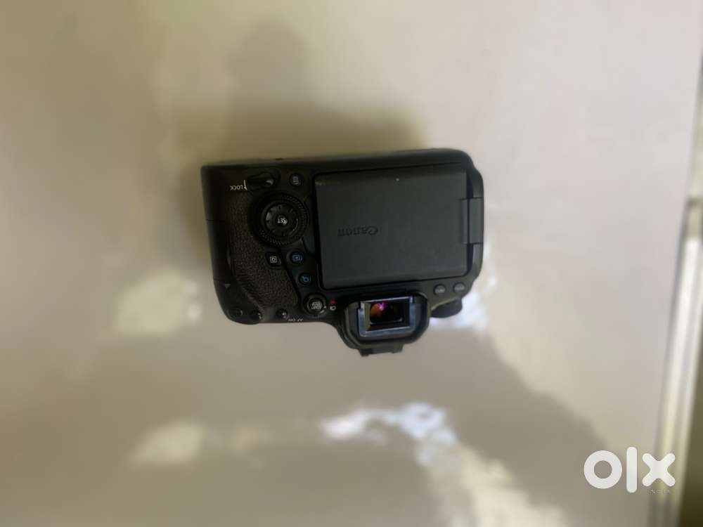 CANON 6D MARK 2 FULL FRAME CAMERA