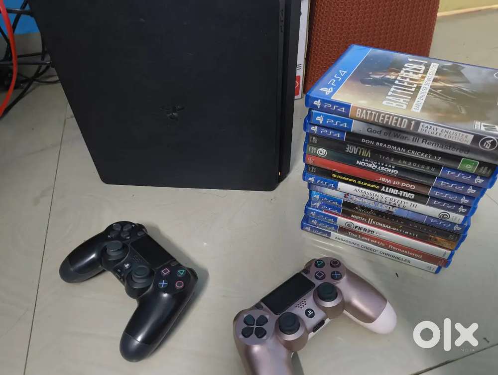 PS4 SLIM - 10+  games + 2 original controllers