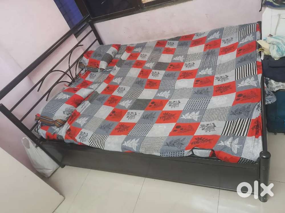 Ss chair 2 nos and metal bed 5ftx6 ft