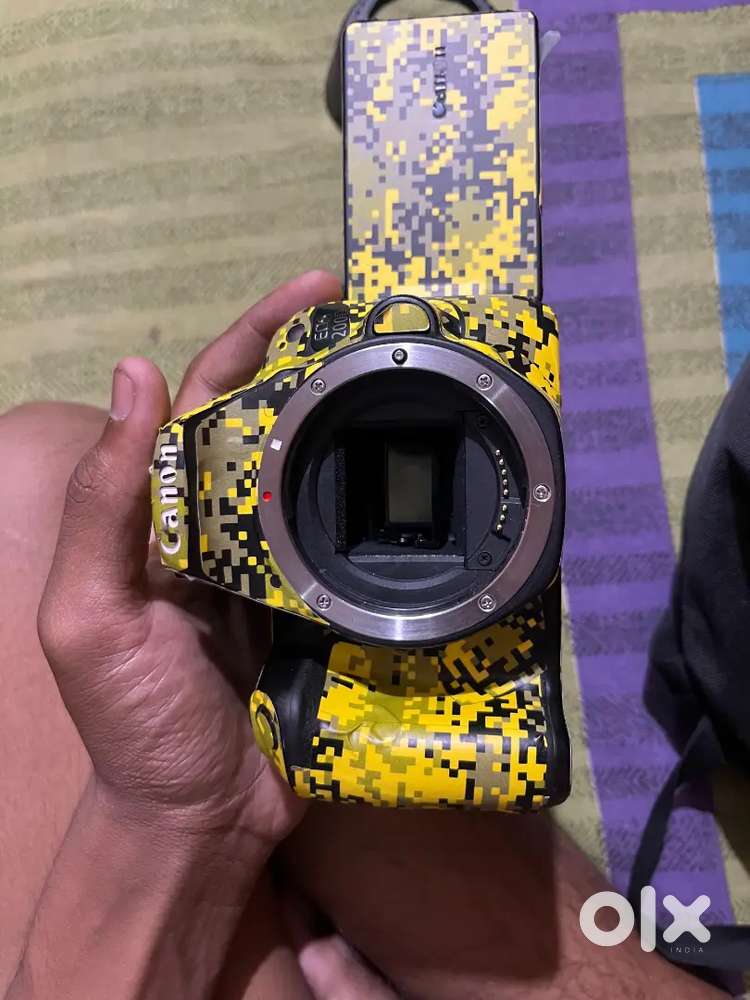 Canon 200d in good condition