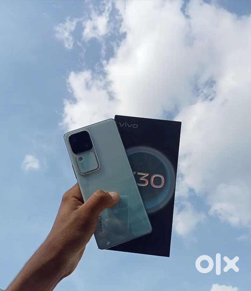 Vivo v30 brand new condition mobile phone 8gb 128gb bettry health 98%