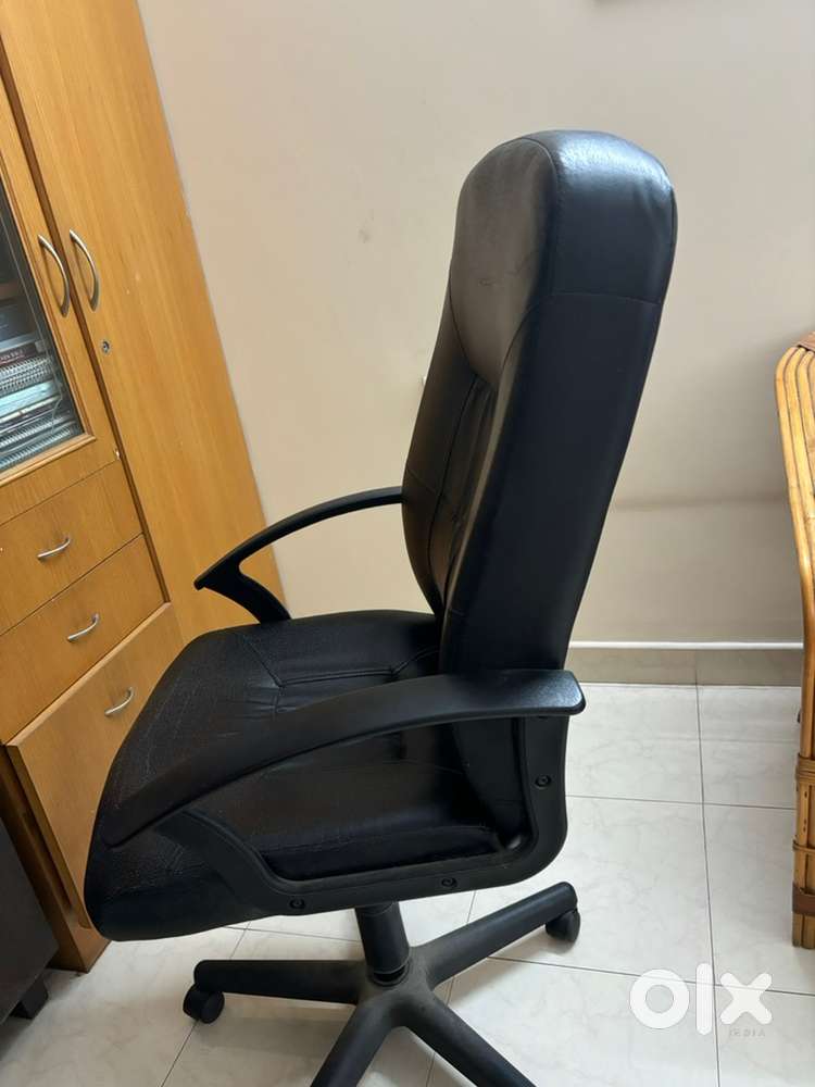 Old ikea office chair plus ikea table plus unbranded bookshelf