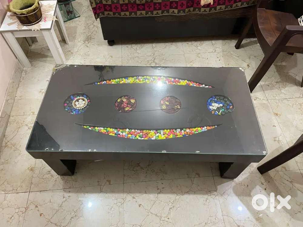 Centre table and almirah with storage for sale urgent