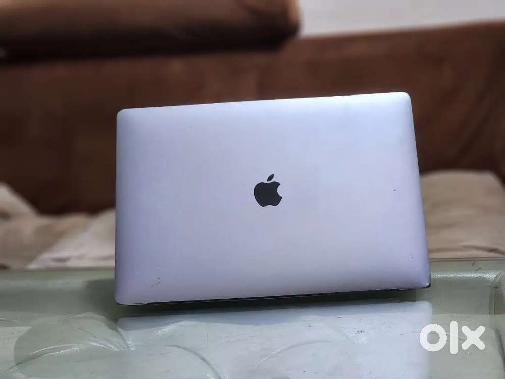 Apple Macbook Pro i7 16GB Ram 512GB Apple SSD 5.5gbGraphics Touchbar