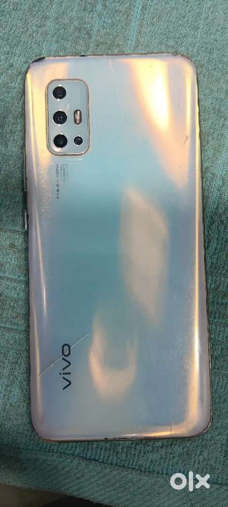 Vivo v 17, 4G , 8,128 GB internal full condition me hai