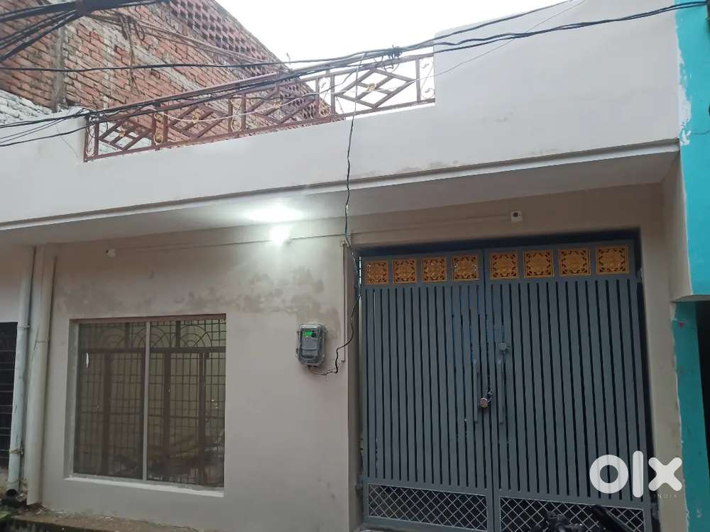 1 room with fan takath available at naini near naini post office