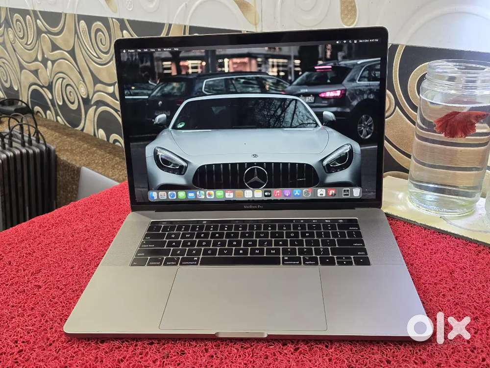 Apple Macbook Pro i9 16gb 512gb 5.5gb GRAPHICS 15inch Retina Touchbar