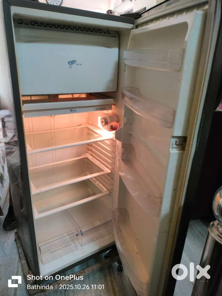Fridge for sale , whirlpool 330 litres