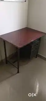 Computer table