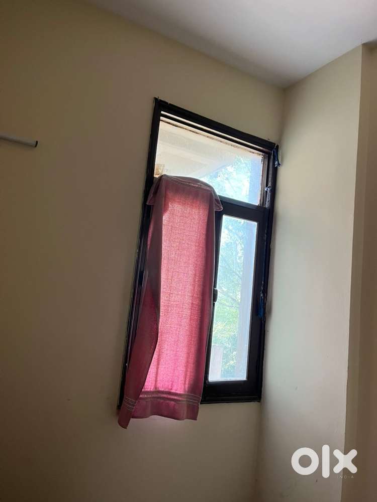 Room available in imt sector 1