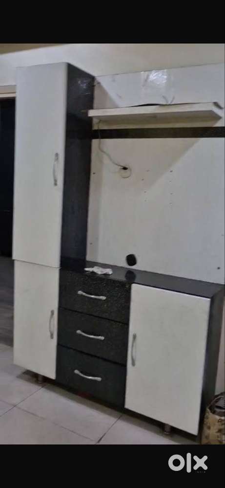 10th Avenue : 1BHK Semi Furnished Flat For Sell in Gaur City 2, Noida