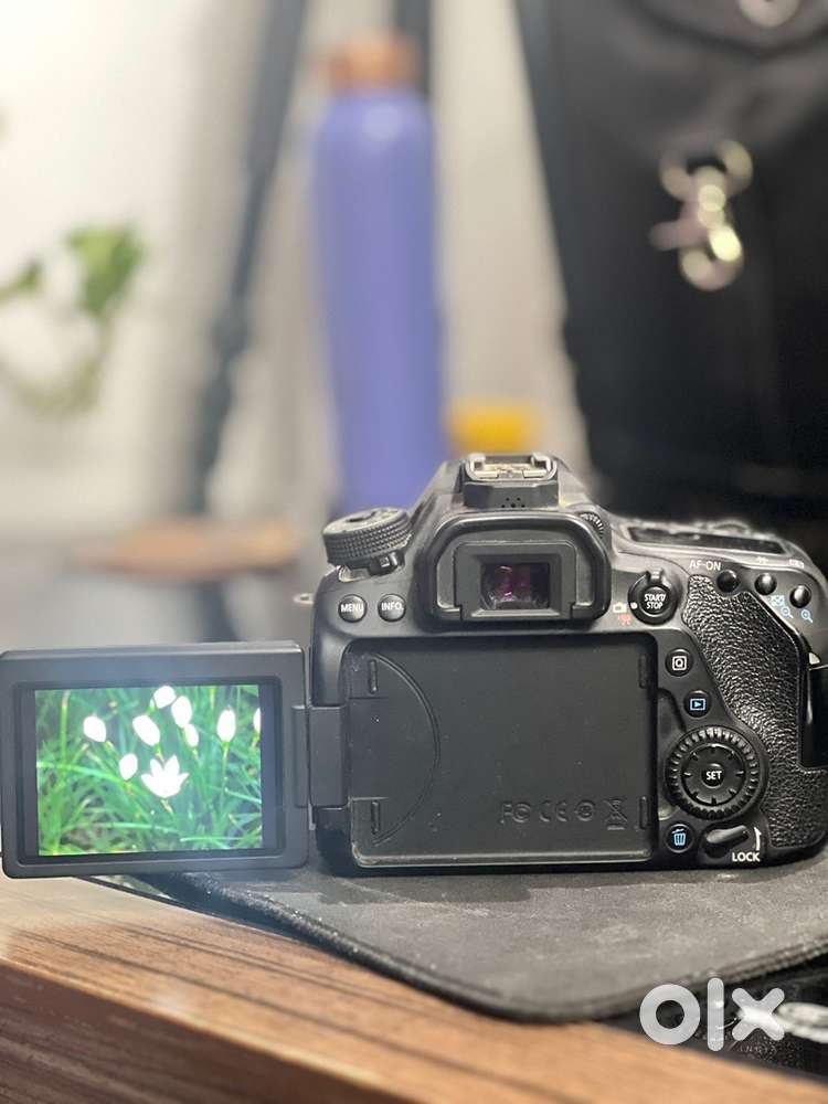 CANON DSLR 80D CAMERA WITH KIT & PRIMS LENS FOR SALE